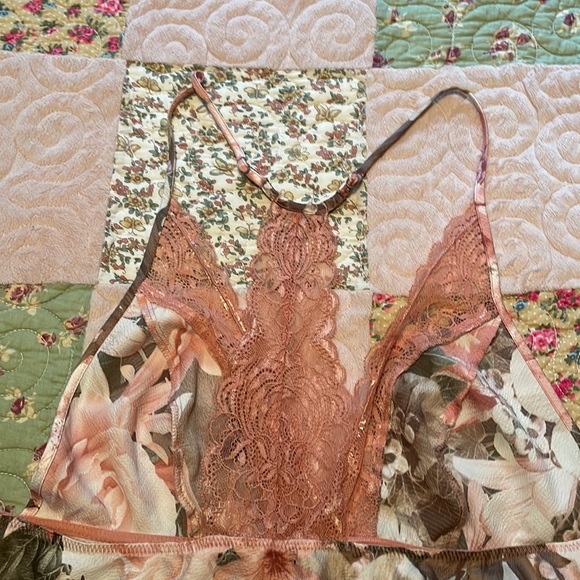 Ladies Nightie - Picture 3 of 5